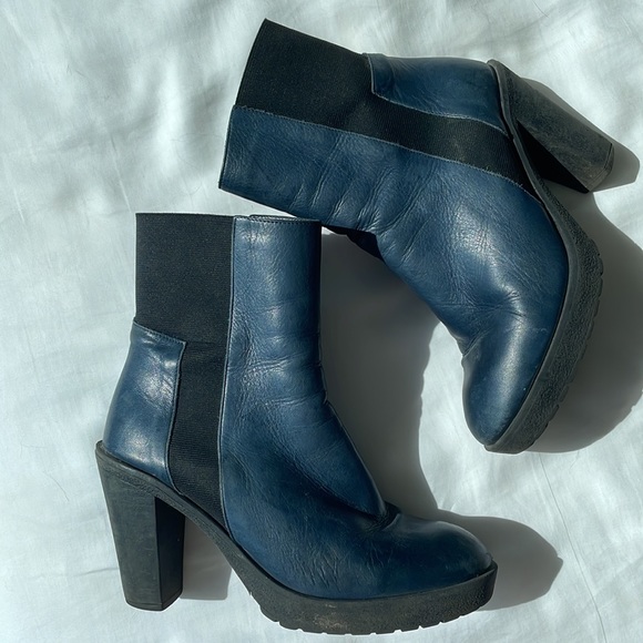 ROBEDER navy Chelsea booties with rubber soles US9/39 - Picture 1 of 9